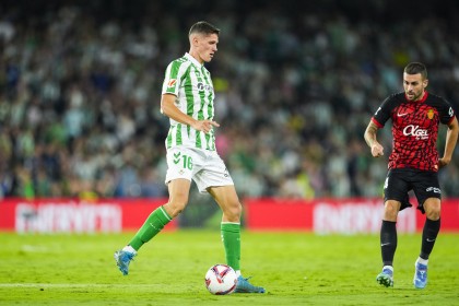 阿尔蒂米拉：我小时候发育成长较晚又瘦又矮，因此离开巴萨青年队