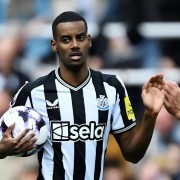 体育新闻-伊萨克转会利物浦，伯恩坦然送祝福，与球迷激烈情绪截然相反