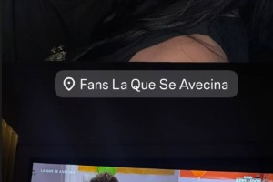 🤍亚马尔女友晒照，相拥一起看西班牙情景喜剧