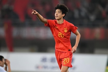 MK体育官网-喜讯！徐彬之后又一位中国球员拿到劳工证，已提前加盟英超球队