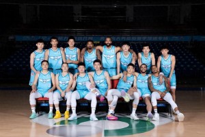 转投恩师拿到大合同！CBA顶薪后卫与老东家闹翻，场均只有5.9分|青岛男篮|青岛市|王奕博|稠州|刘维伟_新浪体育_新浪新闻